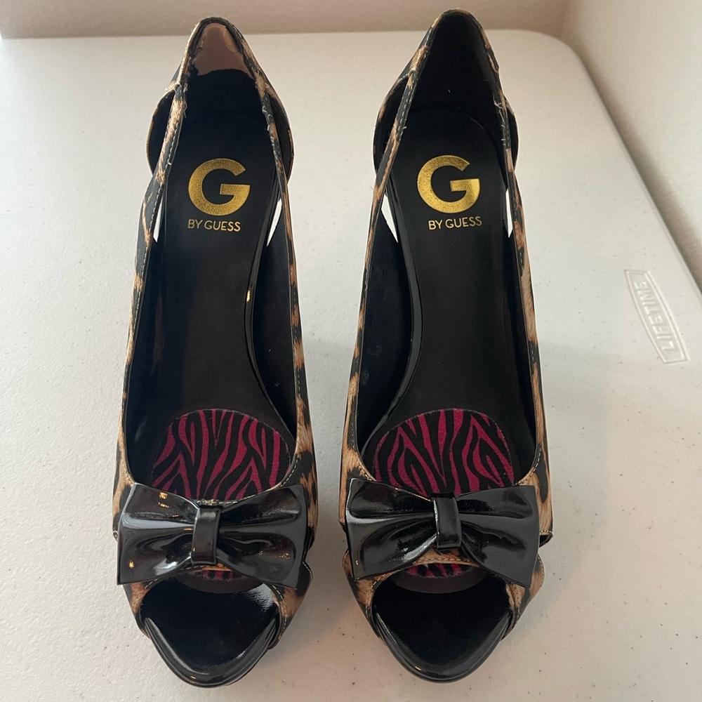 Guess Women's Black and Tan Peep Toe Heels